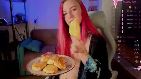 Snapshot of cherry_roxy chatting on November 2025 09:46:02 PM Roxy online show from November 2025 09:46:02 PM