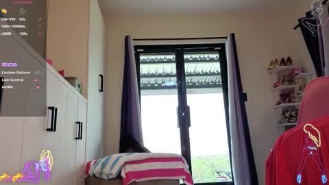 Cherry online show from November 2025 04:00:01 AM