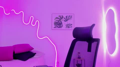 C H E R R Y online show from October 2025 11:40:01 AM