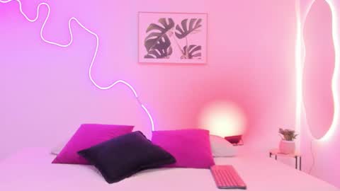 C H E R R Y online show from November 2025 12:05:02 PM