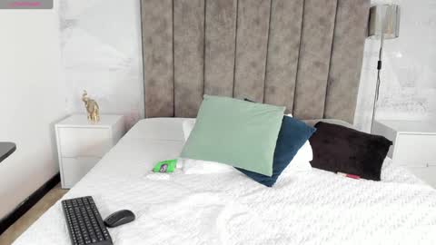 Snapshot of cherryfoxdaddy chatting on December 2024 08:31:02 PM Cherry online show from December 2024 08:31:02 PM