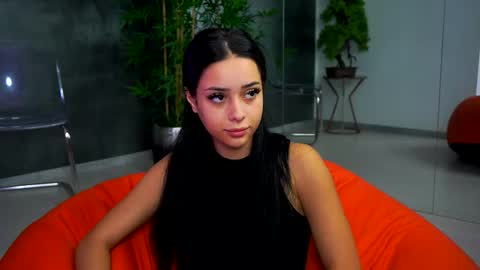 Selena online show from September 2025 06:54:01 PM