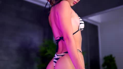 Selena online show from September 2025 07:40:02 PM