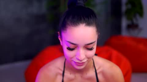 Selena online show from September 2025 07:41:02 PM