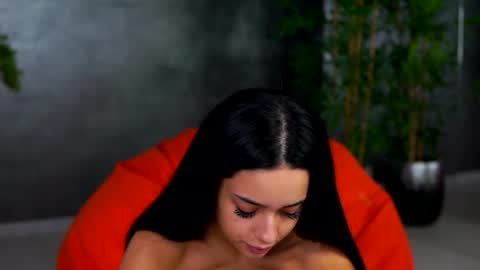 Selena online show from October 2025 05:53:01 PM