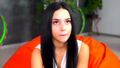 Selena online show from October 2025 07:38:02 PM