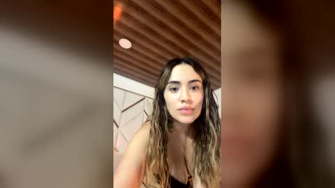 Nathalie online show from December 2025 02:39:01 AM