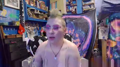 Snapshot of chiaroscurosiren chatting on December 2025 06:19:02 AM CurvySiren online show from December 2025 06:19:02 AM