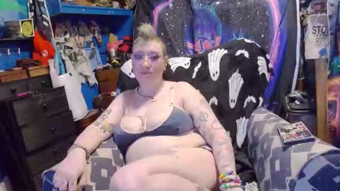 Snapshot of chiaroscurosiren chatting on December 2025 06:17:02 AM CurvySiren online show from December 2025 06:17:02 AM