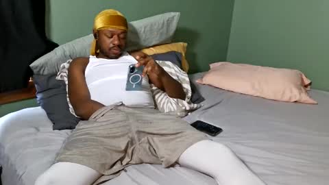 Snapshot of chicagothirdleg chatting on March 2026 05:06:01 PM Que online show from March 2026 05:06:01 PM