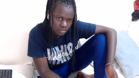 chichie_ online show from July 2026 12:01:01 PM