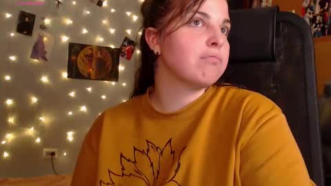 Snapshot of chill_saya chatting on September 2025 09:42:01 PM Saya online show from September 2025 09:42:01 PM