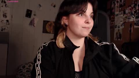 Snapshot of chill_saya chatting on November 2025 09:08:01 PM Saya online show from November 2025 09:08:01 PM