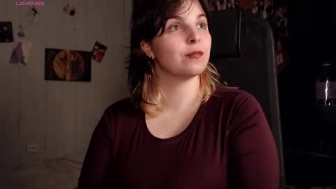 Snapshot of chill_saya chatting on December 2025 09:10:02 PM Saya online show from December 2025 09:10:02 PM