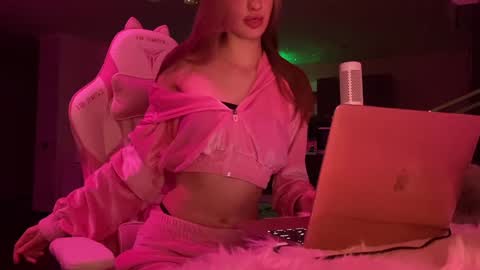 Snapshot of chillgoddess chatting on January 2025 05:21:01 PM Goddess Vika - owner of all ur money online show from January 2025 05:21:01 PM