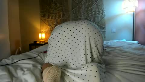 Snapshot of chillwithcamii chatting on November 2025 12:05:01 PM yoursensualparadise online show from November 2025 12:05:01 PM