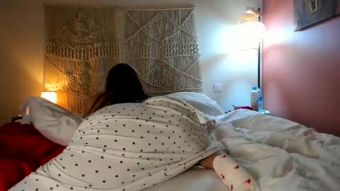 Snapshot of chillwithcamii chatting on November 2025 09:31:01 AM yoursensualparadise online show from November 2025 09:31:01 AM