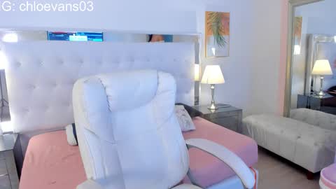 Chloe online show from November 2025 11:31:02 AM