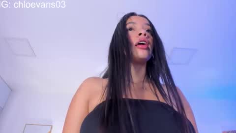 Chloe online show from November 2025 11:42:02 AM