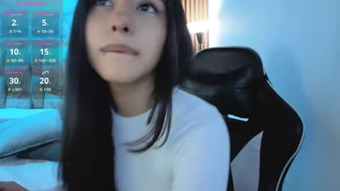 Snapshot of chloe_bluee_ chatting on April 2026 05:19:02 PM chloe_bluee_ online show from April 2026 05:19:02 PM
