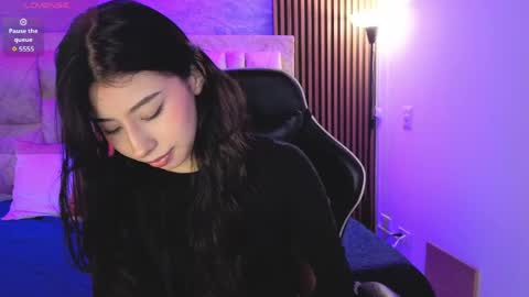 Snapshot of chloe_bluee_ chatting on April 2026 11:05:01 AM chloe_bluee_ online show from April 2026 11:05:01 AM