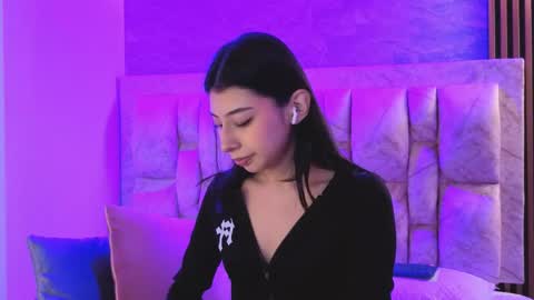Snapshot of chloe_bluee_ chatting on April 2026 11:05:02 AM chloe_bluee_ online show from April 2026 11:05:02 AM