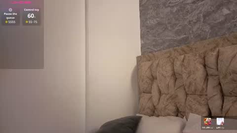 chloe_bluee_ online show from June 2026 11:14:01 AM