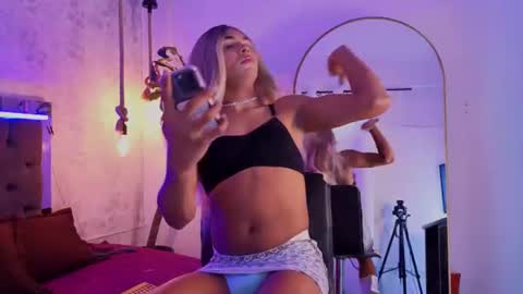 Snapshot of chloe_bronze chatting on July 2026 07:16:01 PM Chloe online show from July 2026 07:16:01 PM