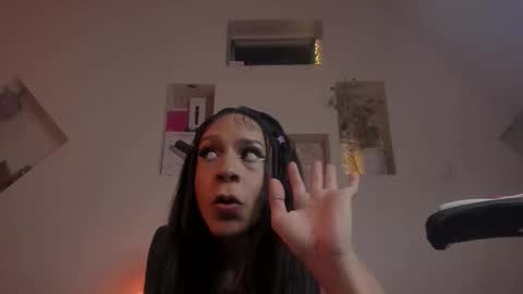 chloe_cooperr online show from October 2025 03:21:02 AM