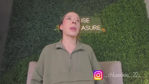 Chloe online show from September 2025 12:08:02 PM