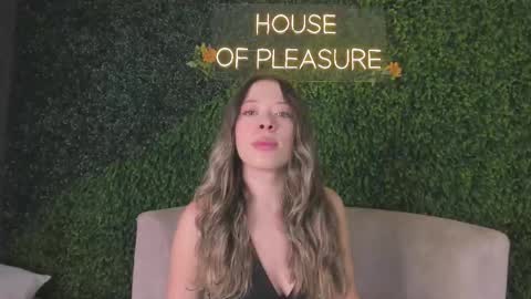 Chloe online show from October 2025 12:06:01 PM