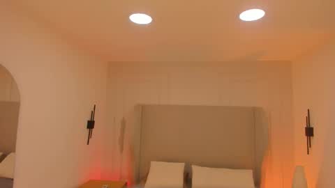 Chloe online show from December 2025 02:35:01 PM