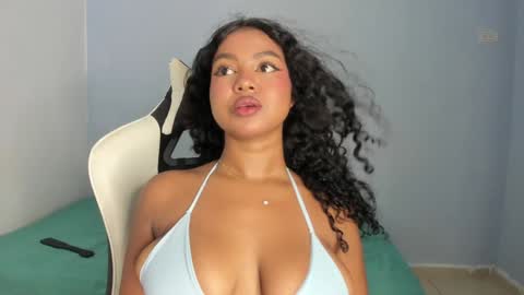 Snapshot of chloe_evans21 chatting on December 2024 08:32:01 PM chloe online show from December 2024 08:32:01 PM