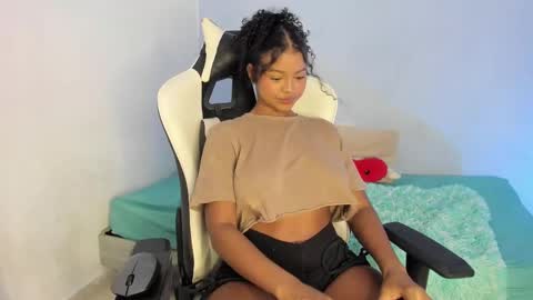 Snapshot of chloe_evans21 chatting on March 2025 07:50:02 PM chloe online show from March 2025 07:50:02 PM