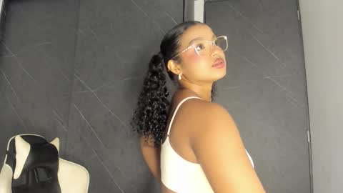 Snapshot of chloe_evans21 chatting on October 2025 01:17:01 AM chloe online show from October 2025 01:17:01 AM