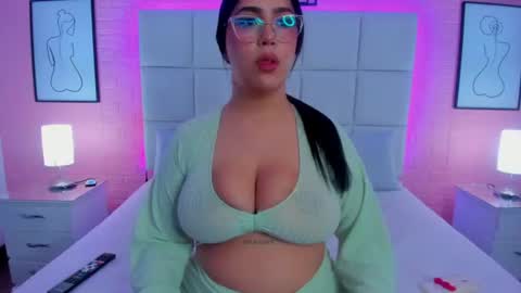 Snapshot of chloe_parker_ chatting on June 2026 05:12:01 AM cloe online show from June 2026 05:12:01 AM