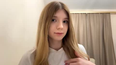 Snapshot of chloe_show chatting on November 2025 06:54:01 PM hloe online show from November 2025 06:54:01 PM