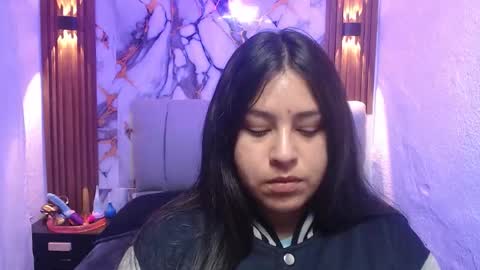 chloe_smith5 online show from November 2025 01:11:01 PM