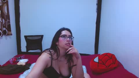 Snapshot of chloe_walk_ chatting on September 2025 10:53:01 PM Chloe online show from September 2025 10:53:01 PM