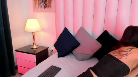 chloe_wilson7 online show from April 2026 11:27:02 AM