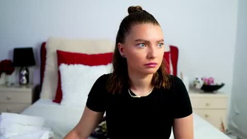 Chloe online show from June 2026 04:25:01 AM