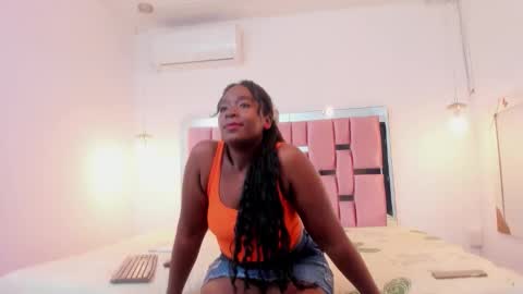 Snapshot of chloee_durand chatting on October 2025 02:04:01 PM cloe online show from October 2025 02:04:01 PM