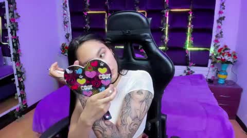 Snapshot of chloee_thompson chatting on February 2025 02:59:02 AM ChloeeThompson online show from February 2025 02:59:02 AM