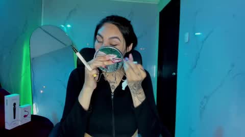 Snapshot of chloee_thompson chatting on September 2025 03:43:01 AM ChloeeThompson online show from September 2025 03:43:01 AM