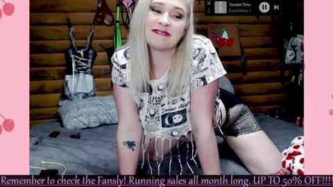 Snapshot of chloeerose2000 chatting on January 2025 05:42:01 AM ChloeeRose online show from January 2025 05:42:01 AM
