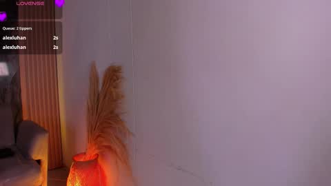 chloegils online show from October 2025 12:45:02 PM