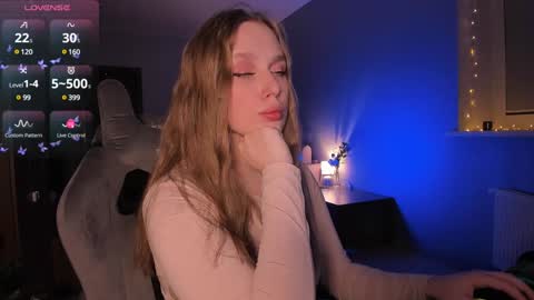 Snapshot of chloegins chatting on December 2024 11:35:01 PM chloegins online show from December 2024 11:35:01 PM