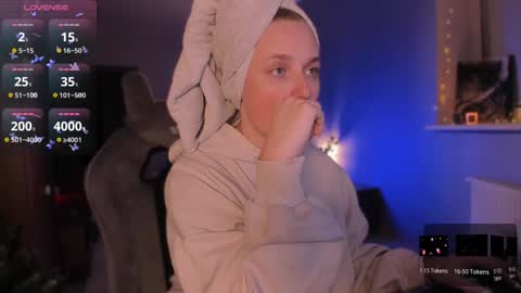 Snapshot of chloegins chatting on December 2024 07:54:02 PM chloegins online show from December 2024 07:54:02 PM