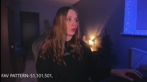 Snapshot of chloegins chatting on December 2024 02:47:01 AM chloegins online show from December 2024 02:47:01 AM