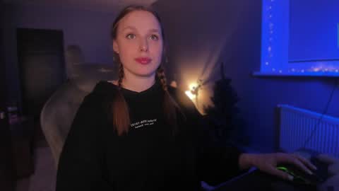Snapshot of chloegins chatting on December 2024 12:01:02 AM chloegins online show from December 2024 12:01:02 AM